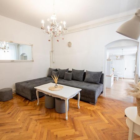 Goodlife Holiday House - Family & Friends Pozega Buitenkant foto