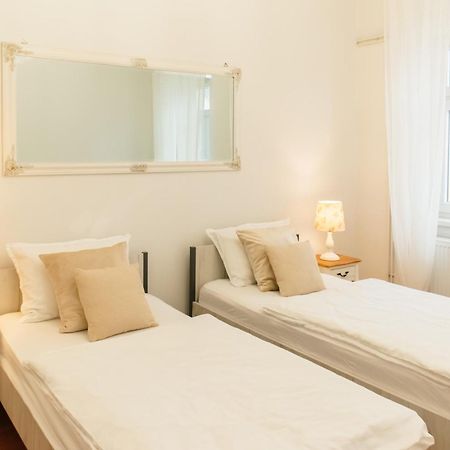 Goodlife Holiday House - Family & Friends Pozega Buitenkant foto