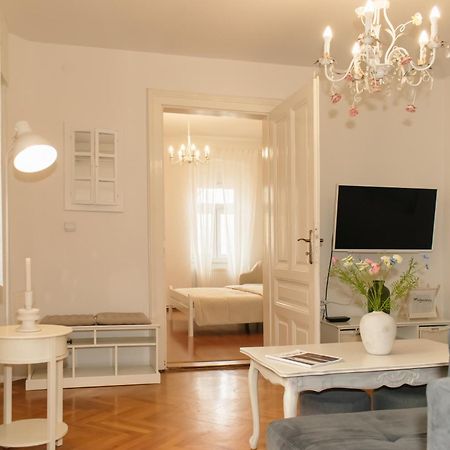 Goodlife Holiday House - Family & Friends Pozega Buitenkant foto
