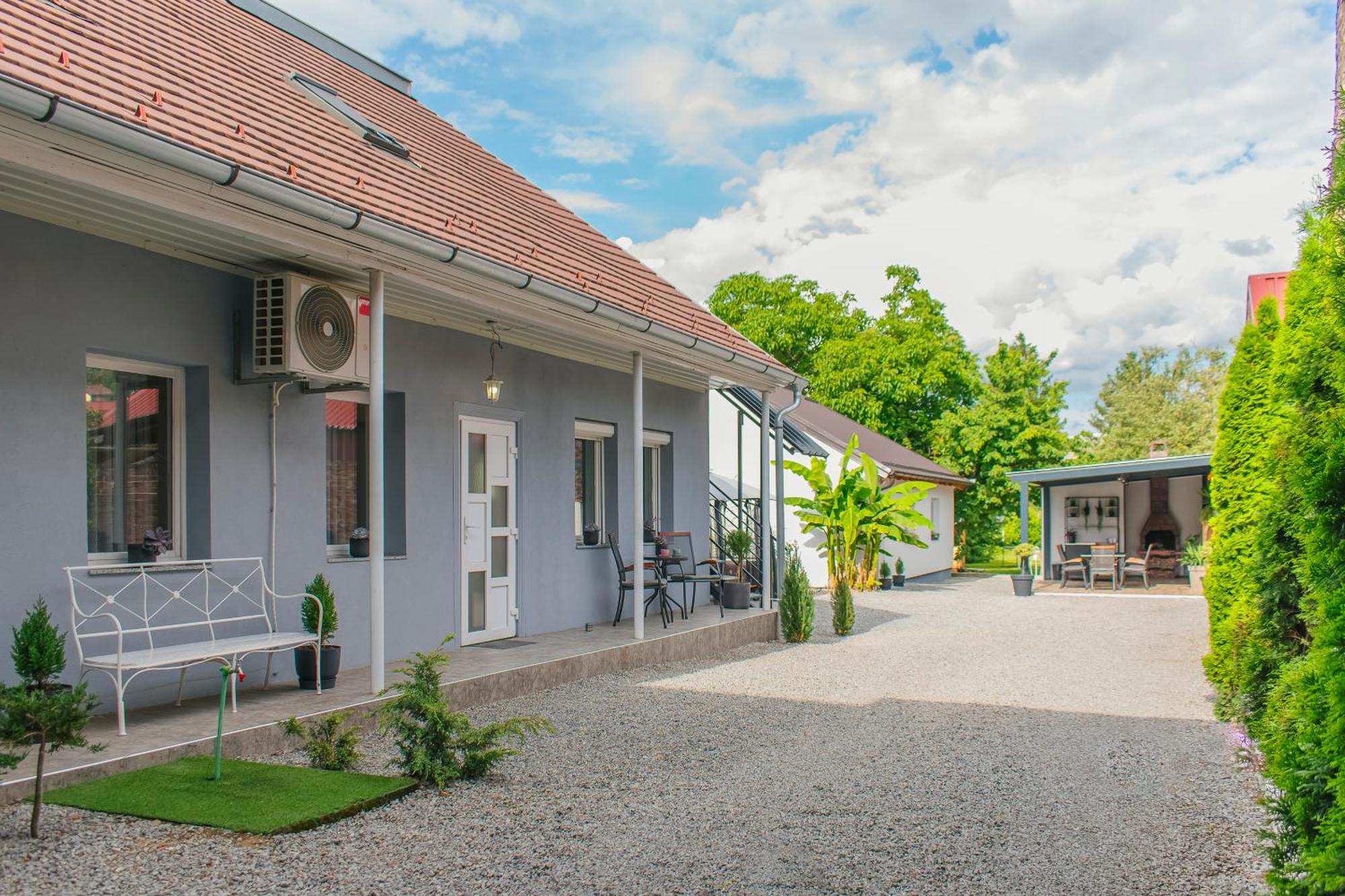 Goodlife Holiday House - Family & Friends Pozega Buitenkant foto