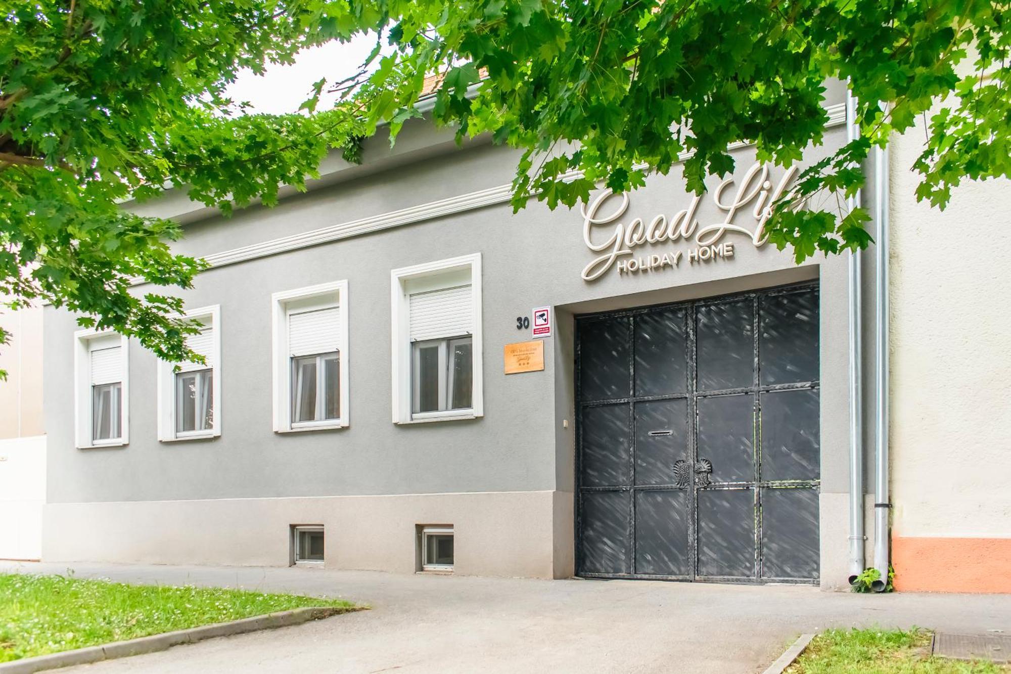 Goodlife Holiday House - Family & Friends Pozega Buitenkant foto