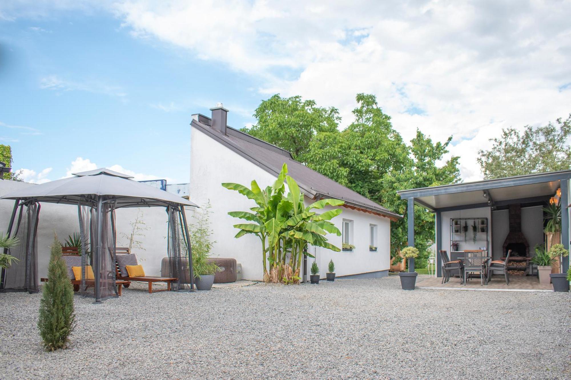 Goodlife Holiday House - Family & Friends Pozega Buitenkant foto