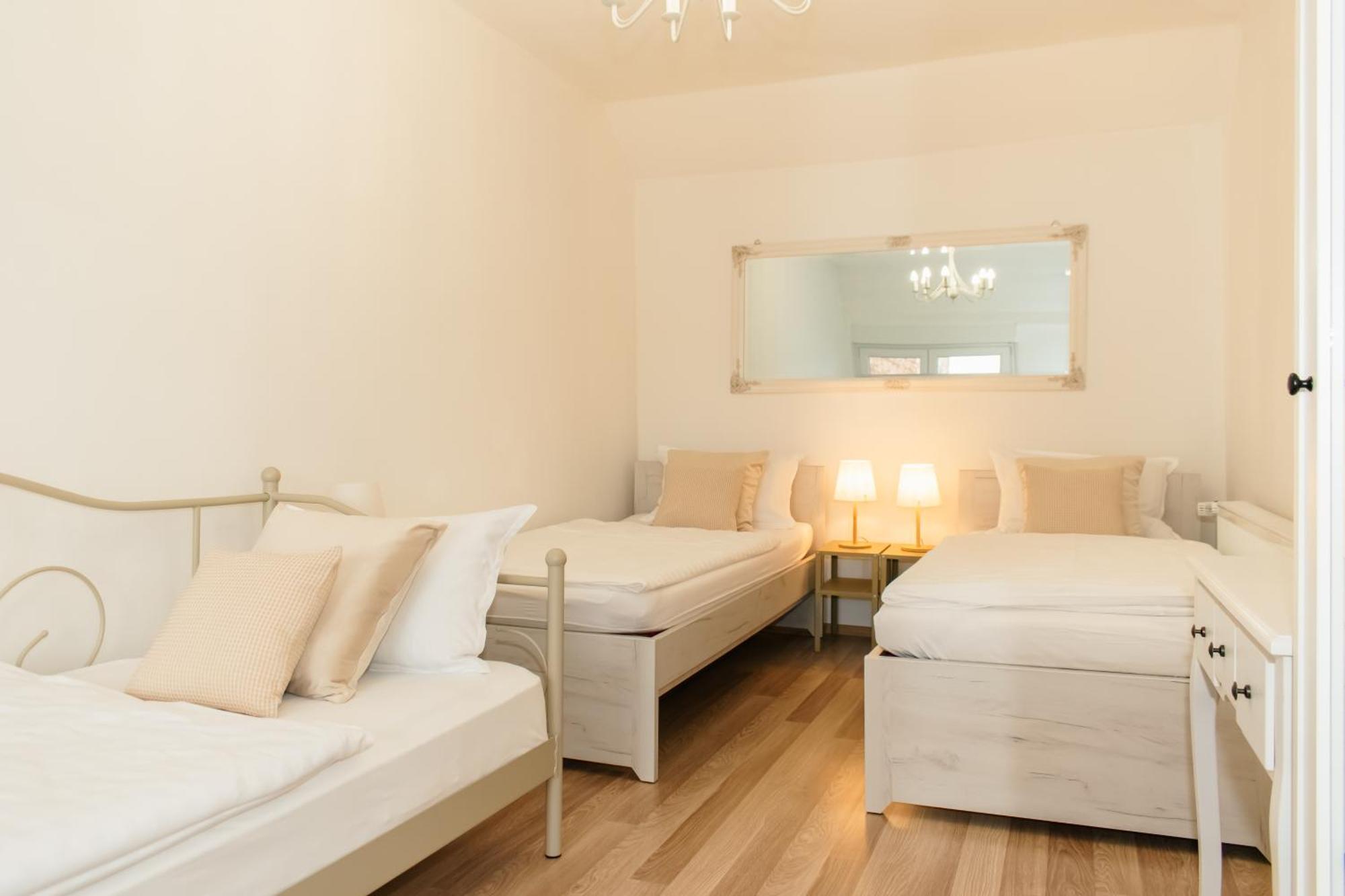 Goodlife Holiday House - Family & Friends Pozega Buitenkant foto